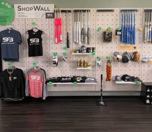 Panele perforowane do sklepów i showroomów – ekspozycja i design